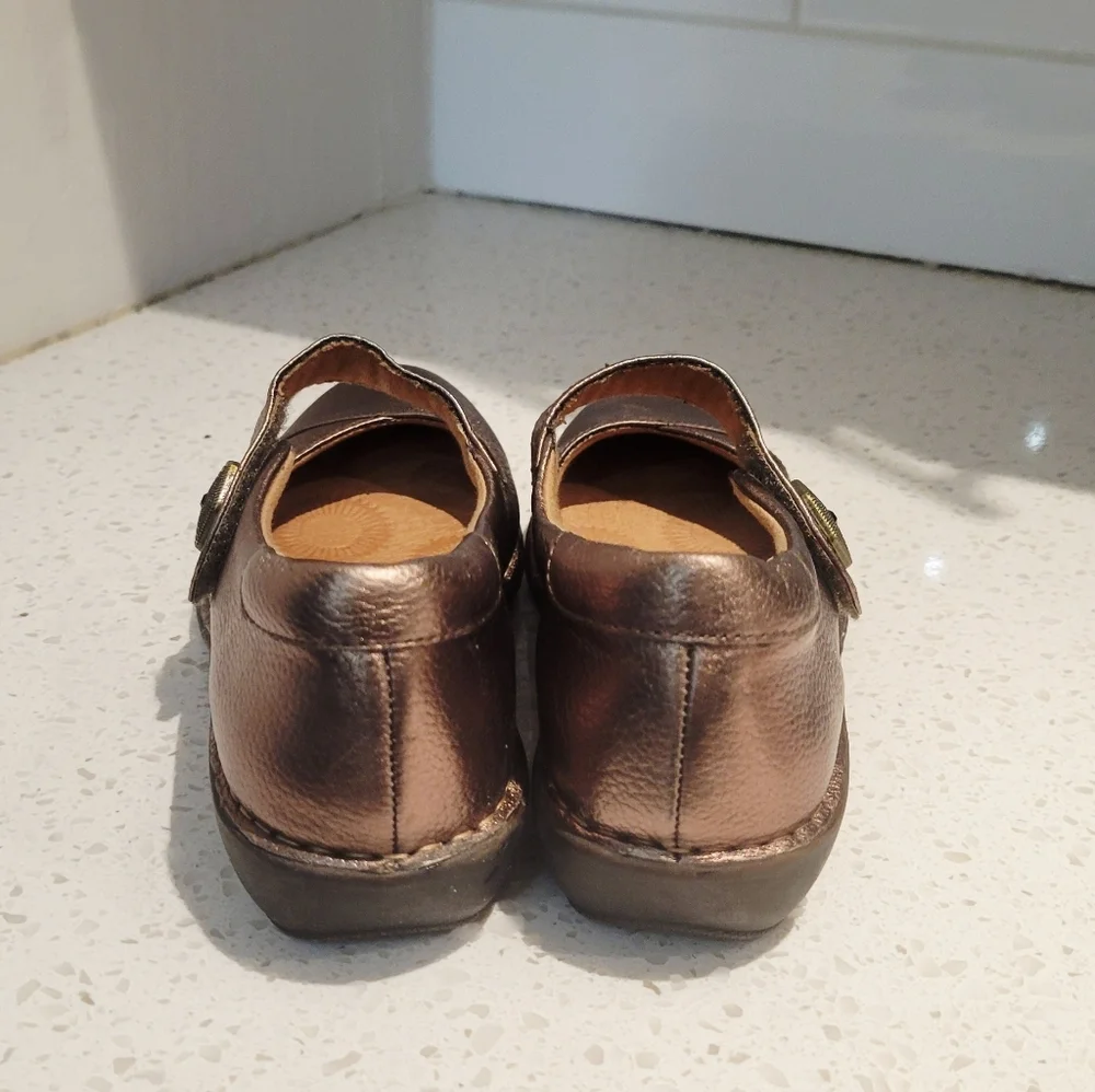 Montana Artisan Crafted Bronze/Brown Leather Mary Jane Shoes | Size 5 - Picture 3 of 7